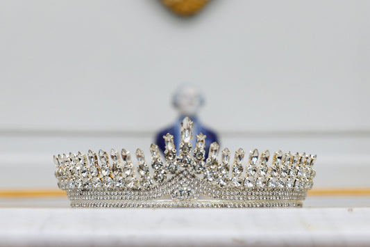 Zilveren CYRA kroontje met schitterende steentjes voor een elegante bridal look